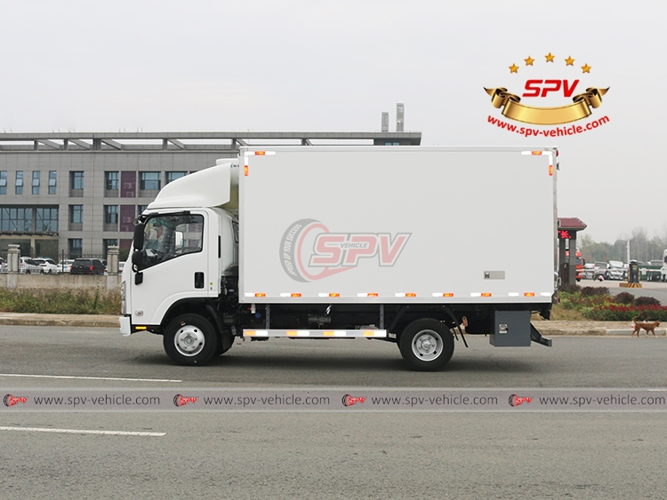 4 Tons Chiller Van Truck ISUZU - Left Side View